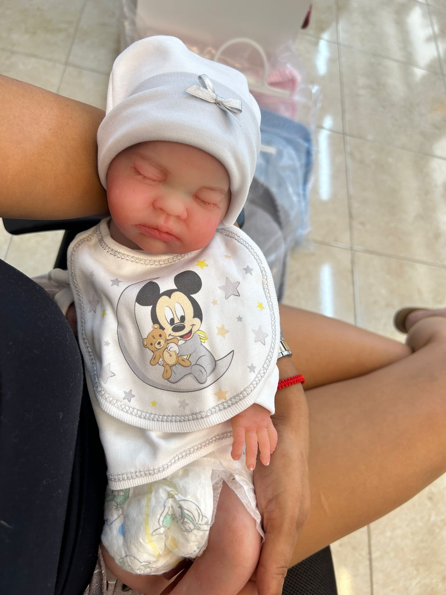 Nuria muñeca reborn de silicona - Imagen 4