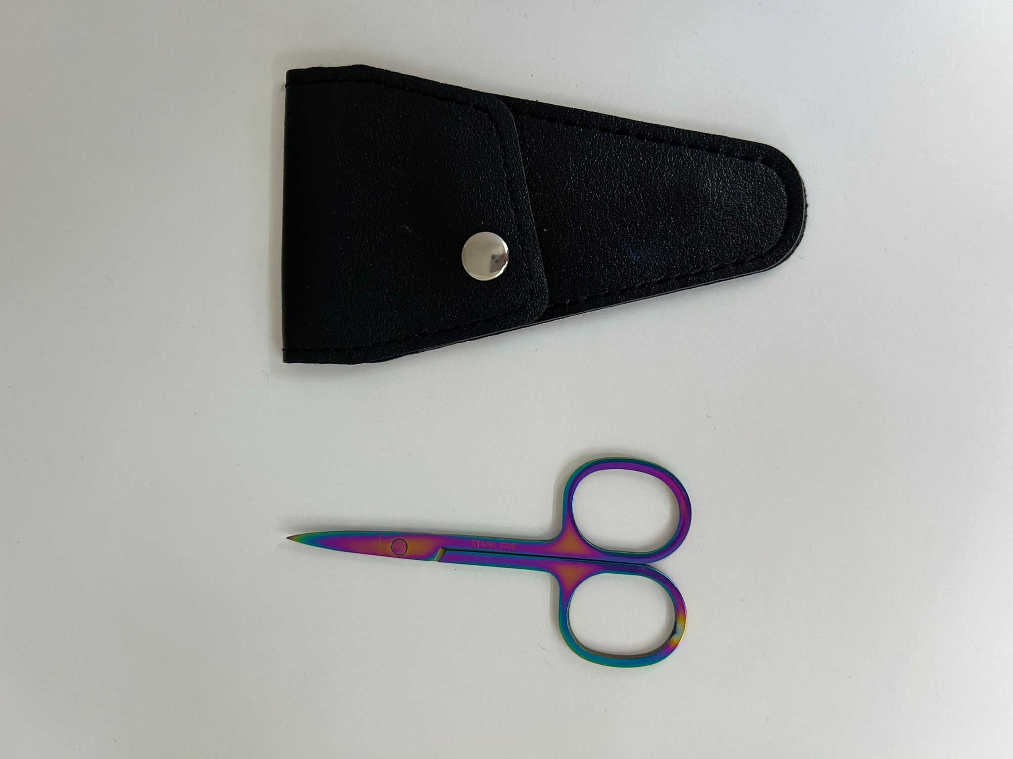 TIJERA PEQUEÑA IDEAL PARA TRABAJO DE BEBES REBORN DE SILICONA