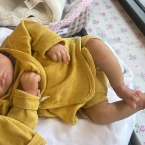 Bebé Reborn Martín más canastilla
